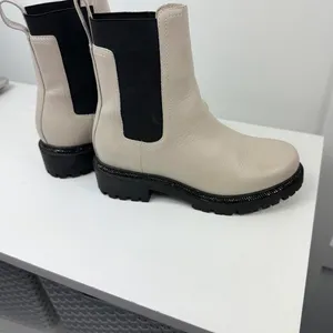 DKNY Cute New Womens Boots Size 5 thumbnail 5
