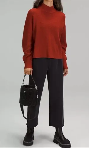Lululemon NWT Crossbody Fleece Bucket Bag 2.5L thumbnail 4