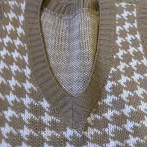 Medium large size vest sweater woman thumbnail 2