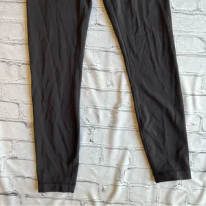 Lululemon Women’s Black Crop Leggings High-Rise Size 6 Athletic Athleisure EUC thumbnail 2