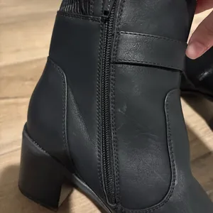 White Mountain Smooth‎ Dessert Zipper Buckle Heeled Booties Black Shoe Size 8.5 thumbnail 12