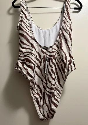 Boohoo Swimsuit One-Piece Scoop Back thumbnail 2