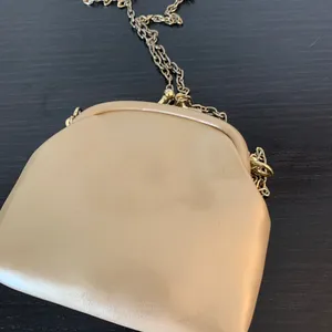 Vintage Gold Faux Leather Kiss Lock Crossbody Bag with Chain Strap thumbnail 3