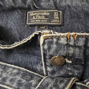 Abercrombie & Fitch Women's High Rise Mom Paperbag Waist Belted Jeans Blue Sz 32 thumbnail 4