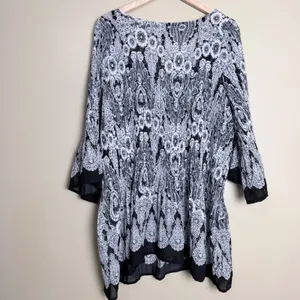 Avenue Blouse 30/32 Black White Whimsigoth Rhinestone Pleated Bell Sleeve Tunic thumbnail 2