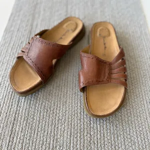 Vintage 90s Thom McAn Brown Leather Lug Sole Slides Sandals Size 7.5 thumbnail 3