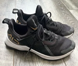 Nike Women’s Air Max Bella TR 3 CJ0842-005 Black Gold Size 8 Gym Athletic Shoes thumbnail 1