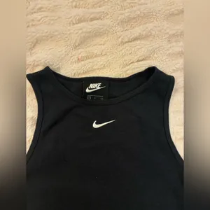 Nike Black Sleeveless Top thumbnail 2