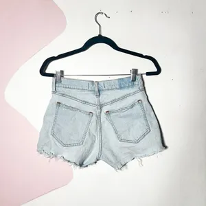 Abercrombie & Fitch The Mom Shorts Size 24 High Rise Curve Love Light Wash thumbnail 2