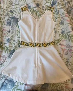 Vintage White Tennis Top With Embroidered Flowers thumbnail 2