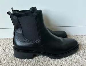 Sam Edelman Black Leather Chelsea Ankle Boots thumbnail 1