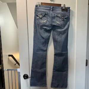 Silver‎ Jeans Dawson Low Rise Bootcut Jean Flap Pocket Embroidered 29x32 thumbnail 2