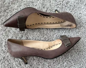 Enzo Angiolini Cute brown kitten heels with bow detail thumbnail 1