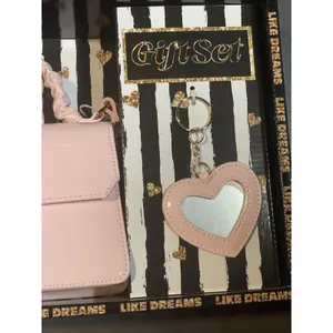 BRAND NEW Pale Pink Bag/Purse 2 Piece Gift‎ Set With Key Chain thumbnail 3