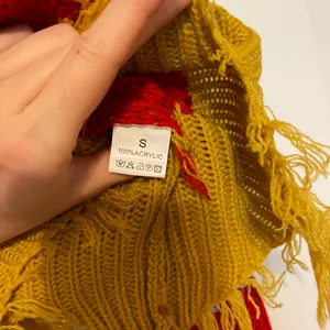 sweater thumbnail 3