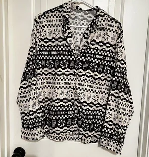 Victorias Secret Pink Womens Pajama Top Medium Black White Peace Sign Motif NWOT thumbnail 2