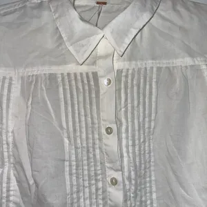 Free People semi sheer white pleated button down shirt Medium NWT thumbnail 2