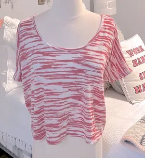 Wet Seal Oversized Medium Pink Zebra Stripe Crop Top Comfy Shirt Womens Medium thumbnail 1