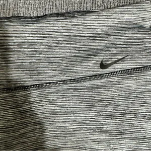 Nike Women’s Cropped Leggings thumbnail 2