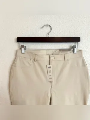 NWT Chico’s Womens Pants Ivory Cream 5 Pocket Slim Ankle Size .5 US 6 thumbnail 3