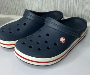 Crocs Unisex Navy Blue With Red & White Trim Clog Women’s Size 8 men’s Sz 6 thumbnail 1