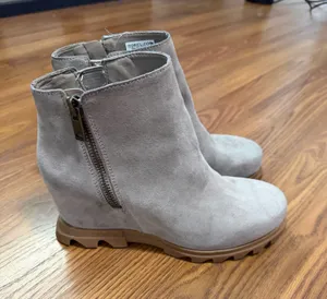 Sorel Joan of Arctic Wedge II Zip Grey Waterproof Suede boot size 8. thumbnail 1