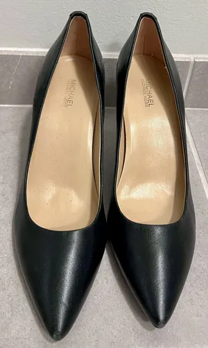 Michael Kors Black Leather Pointed-Toe Pumps thumbnail 1