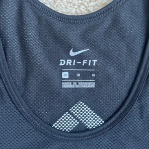 Nike Barry's Miler Race Crop Mesh Tank Top in Women's Medium thumbnail 7