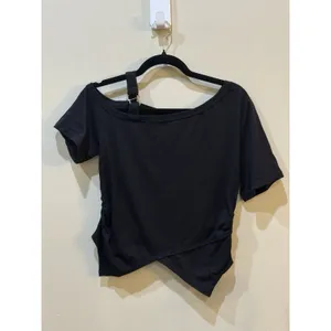 Urban Revivo black off-the-shoulder top Size 10 Metal Ring Asymmetrical thumbnail 2