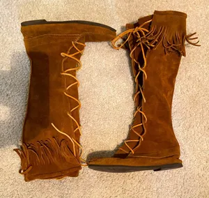 Brown Minnetonka moccasins thumbnail 1