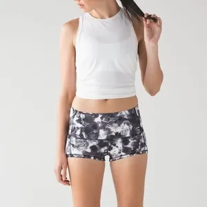 Lululemon Size 4 Wunder Short 2" Mini Obscurred Black‎ Dusty Mauve Lifting Gym thumbnail 2