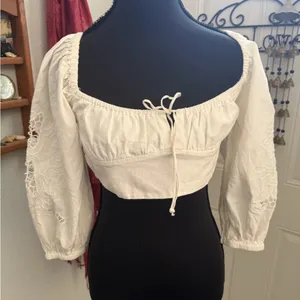 Zara Embroidered Puff Sleeve Lace Back Crop Peasant Boho Top Size XS thumbnail 2