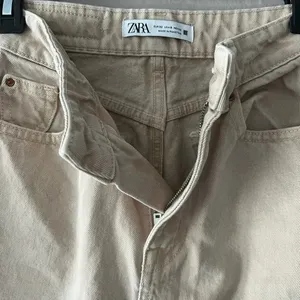 Zara Women's Cream High Rise Mom Jeans Straight Leg Denim Pants Size 0 thumbnail 2