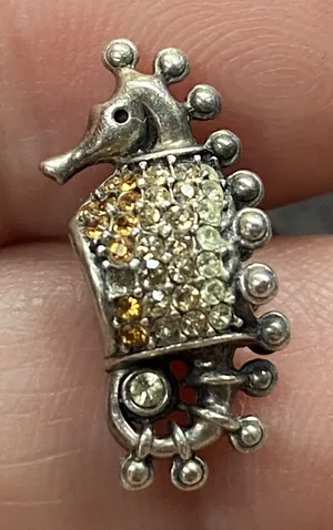 Chamilia ORANGE OMBRE SEAHORSE Swarovski Crystals & Sterling Charm MISSING 1 Gem thumbnail 1