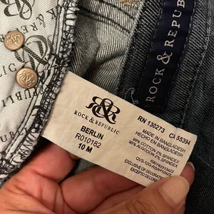 ROCK & REPUBLIC Berlin Denim Jeans. Size 10 W/2 % spandex‎ thumbnail 6