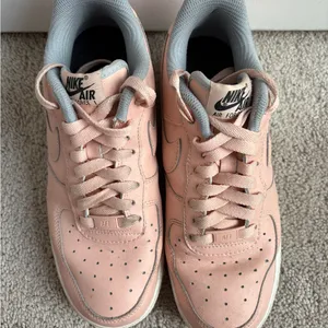 Women’s Nike Air Force 1 Blush Pink Sneakers Size: 8 thumbnail 2
