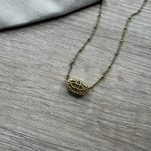 Kendra Scott Gold Pendant Necklace thumbnail 3