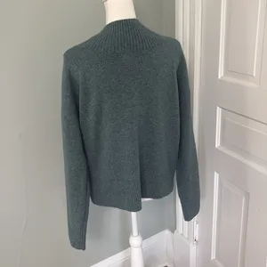 Evereve Sweater Size Small Teal Green Soft‎ V-Neck Size Small thumbnail 3