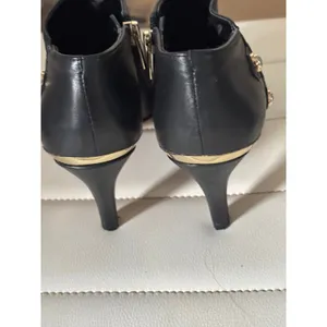 Vince Camuto Black Leather Ankle Booties Gold Hardware Stiletto Heel Size 7M thumbnail 3