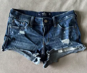 Hollister Low Rise Shorts 3” thumbnail 1