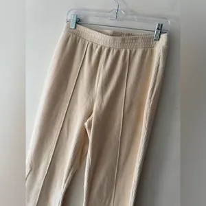 Aerie Groove-On Rib Velour Flare Pants‎ in Soft Oat thumbnail 4