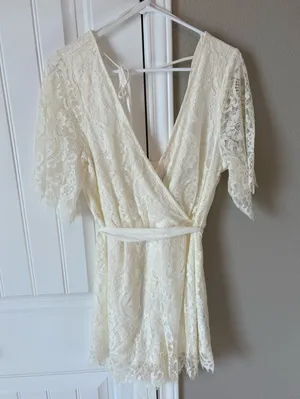 White laced romper Size L thumbnail 1