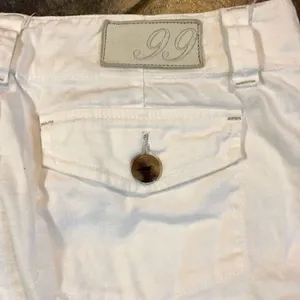 Level 99 Women’s Shorts White Size 25 White thumbnail 9