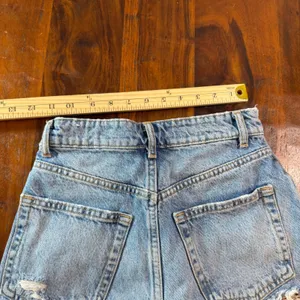 Zara Light Wash Distressed High Waisted Denim Shorts Size 0 727/002/400/32 thumbnail 5