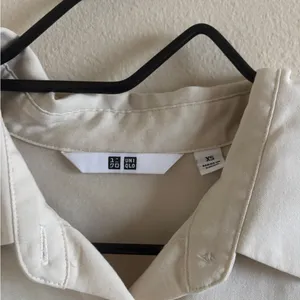 Uniqlo Off-White Button Down Shirt thumbnail 3
