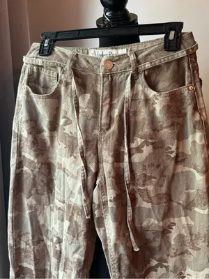 Indigo Rein Beige Camo Cargo Pants Sz 25”x27.5” thumbnail 2