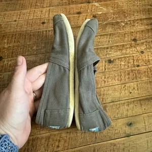 Tom’s minimalist gray slip on normcore size 8 shoes thumbnail 4