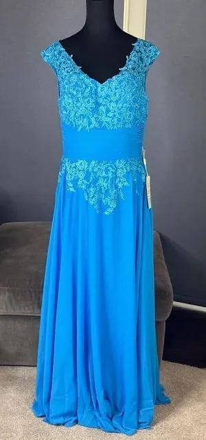 Women’s Blue Full Length Formal Dress V-Neck Lace Appliqué Bodice Size 10 NWT thumbnail 1