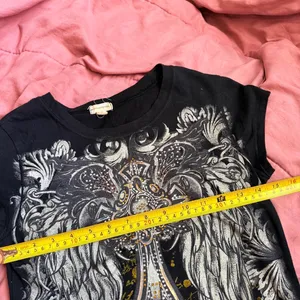 Y2K Goth Grunge Emo Punk Cross Wings Mcbling Rhinestone Black graphic fitted tee tshirt top blouse shirt short sleeve #Morbid whimsygoth #cyber #gorpcore #subversive #whimsigoth streetwear 2000s Sz S - measurement in pics 95% Cotton 5% Spandex thumbnail 5
