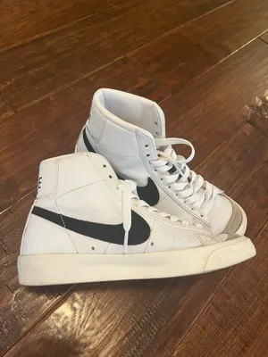 Nike Women’s Blazer Mid 77 High Top Sneaker thumbnail 6